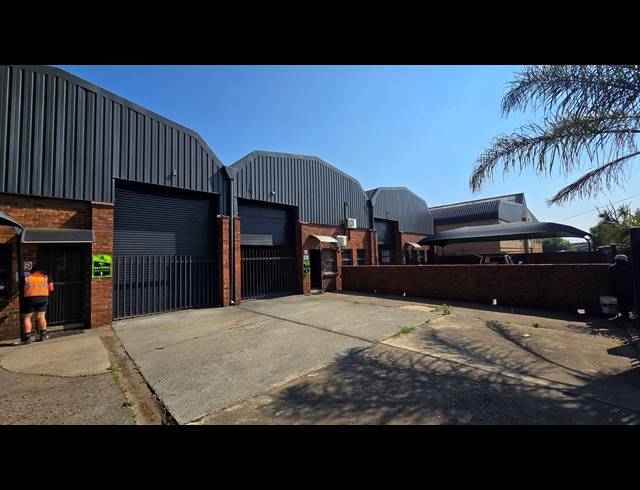275M² WAREHOUSE TO LET IN SPARTAN